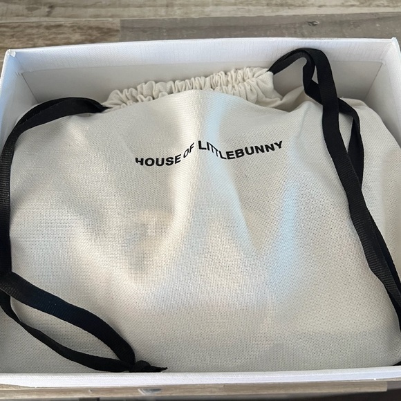 Elegant Brown Crossbody Bag with Gold Accent - Picture 9 of 12